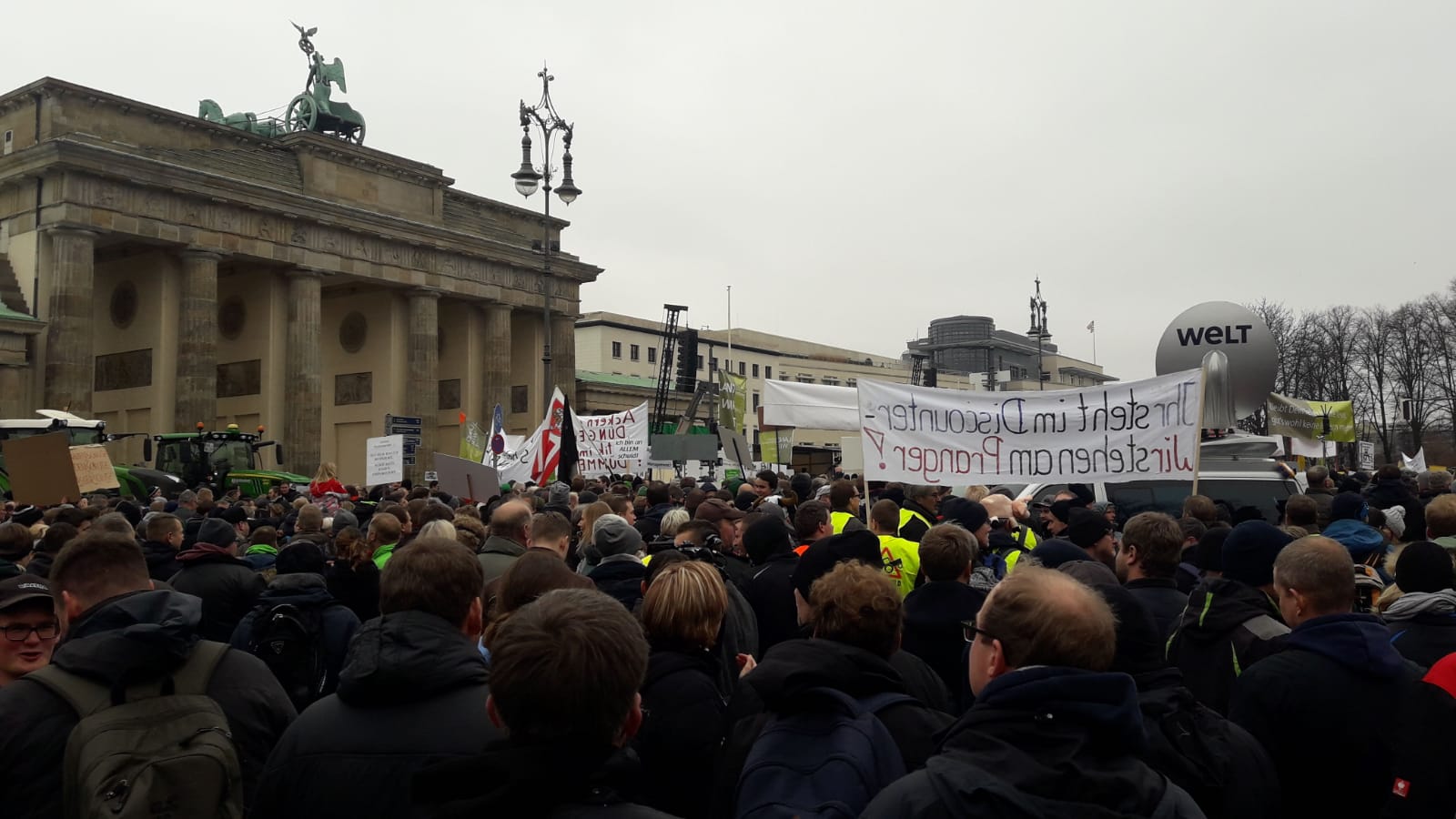 content/news/gallery/52-Demo Berlin 10.jpg